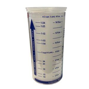 Pampered Chef 2-Cup Adjustable Measuring Cup For Dry & Liquid Ingredients